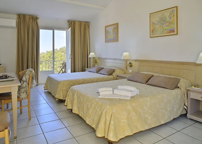 San Pieru מלון 4*