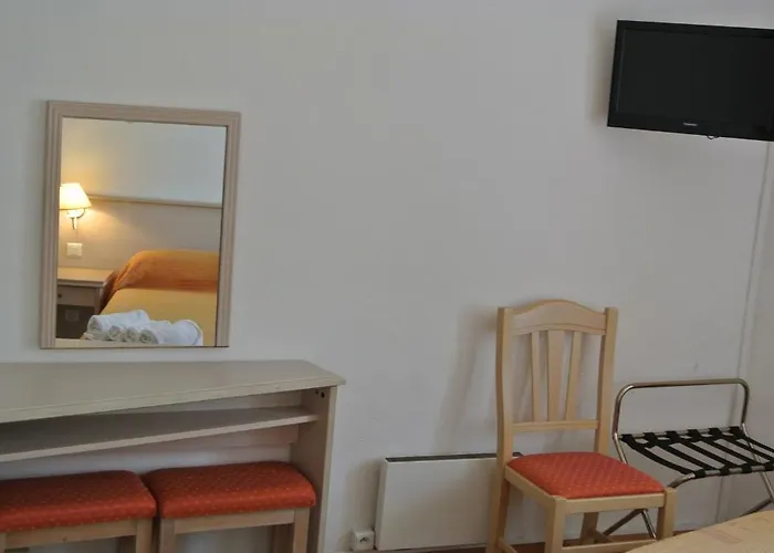 San Pieru מלון Tarcu